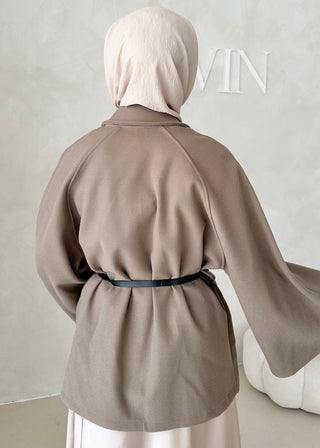 Liz Jacke mit Gürtel