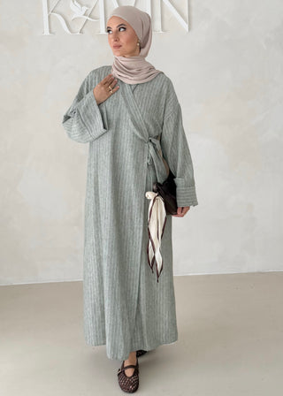 Liniertes Wickelkleid