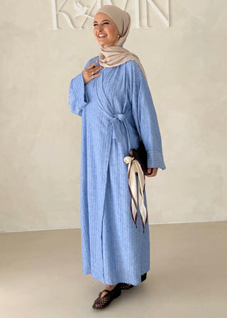 Liniertes Wickelkleid