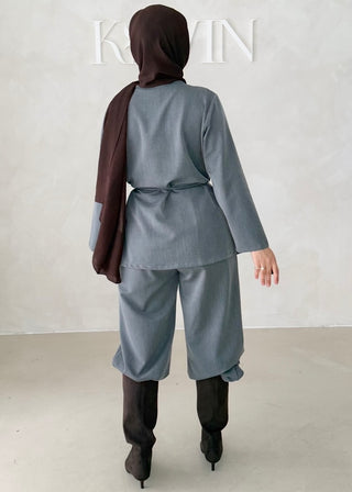Japandi Zweiteiler mit Knopfdetails