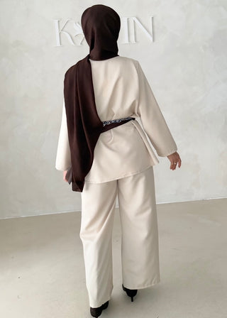 Japandi Zweiteiler mit Knopfdetails