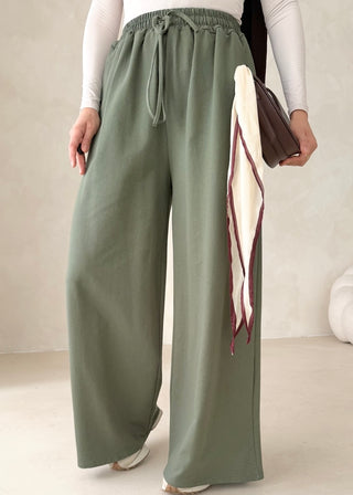 Essential Hose MIT Schnürchen