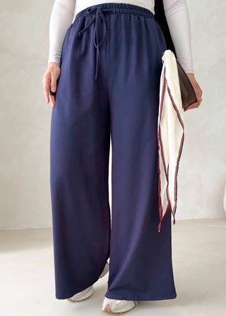 Essential Hose MIT Schnürchen