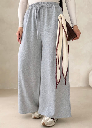 Essential Hose MIT Schnürchen