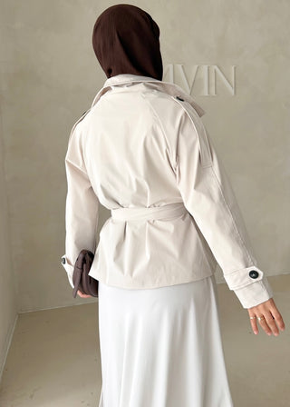 Short Trenchcoat mit Gürtel