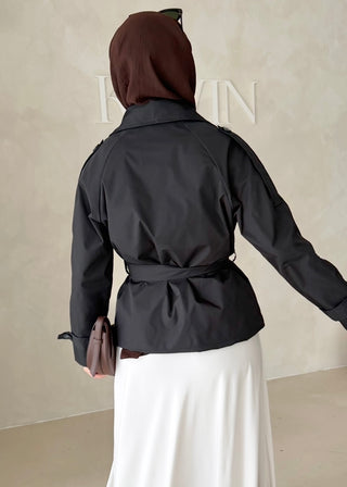 Short Trenchcoat mit Gürtel
