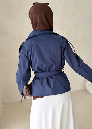 Short Trenchcoat mit Gürtel