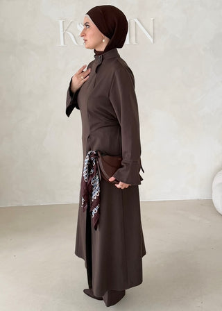 Zweiteiler mit Schliz und Hose