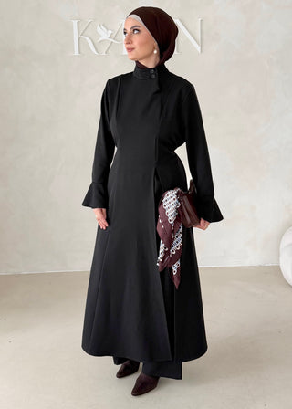 Zweiteiler mit Schliz und Hose