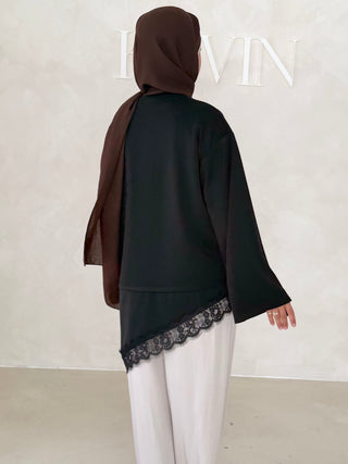 Asymmetrisches Oberteil mit Spitze