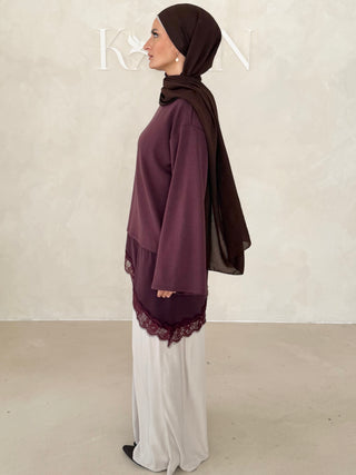 Asymmetrisches Oberteil mit Spitze