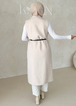 Ärmellose Weste mit Gürtel