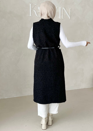 Ärmellose Weste mit Gürtel