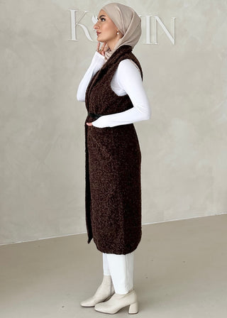 Ärmellose Weste mit Gürtel