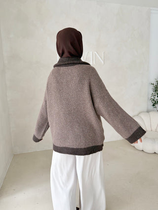 Zweifarbige Strickjacke